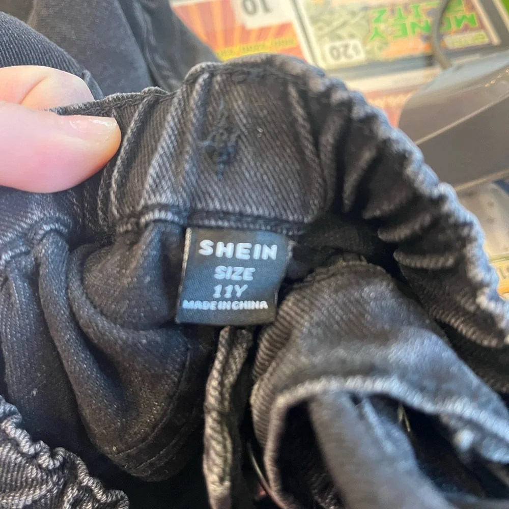 Stylish Black Graphic Jeans - Picture 3 of 3